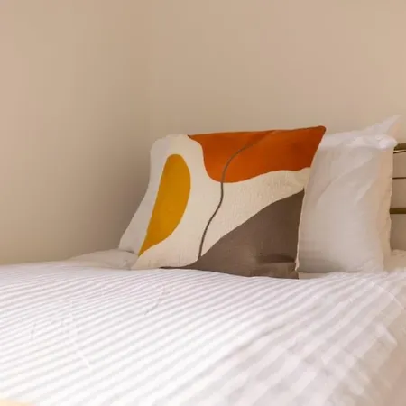 Holiday home 4 Bedroom House By Cozy Quarters Management Contractors With Parking *