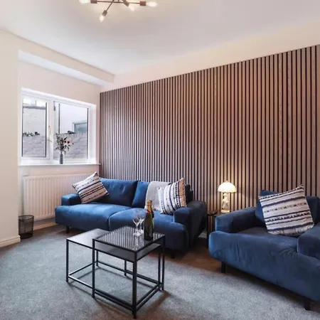 4 Bedroom House By Cozy Quarters Management Contractors With Parking Holiday home