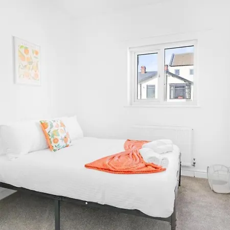 4 Bedroom House By Cozy Quarters Management Contractors With Parking Redcar