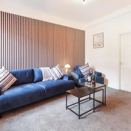 4 Bedroom House By Cozy Quarters Management Contractors With Parking * Redcar